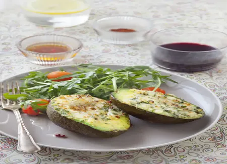 Avocats gratinés au parmesan