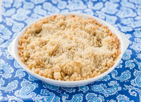Crumble sans four avec sauce au yaourt