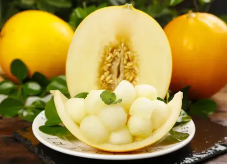 Melon surprise aux fruits de saison
