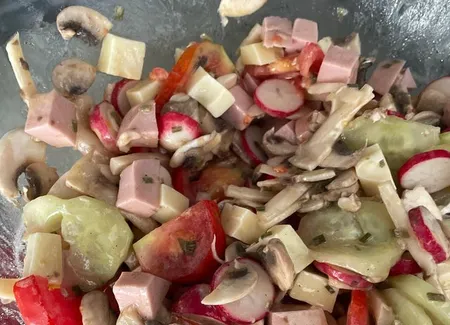 Salade composée au cervelas simple