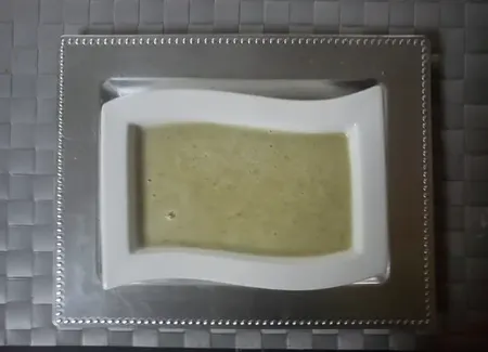 Crème de chicons parfumée au thym et au miel.