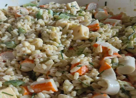 Salade de blé à l'avocat et au surimi