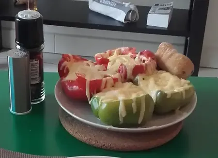 Poivrons farcis aux œufs (recette micro-ondes)