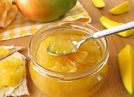 Confiture aux mangues et fruits de la passion