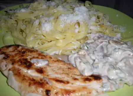 Poulet forestier aux échalotes et tagliatelles