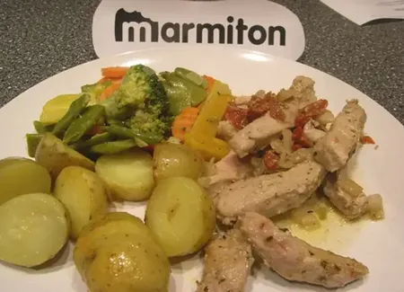 Filets mignons de porc marinés aux oignons et aux tomates séchées