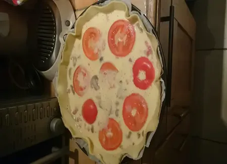 Quiche lorraine à la tomate