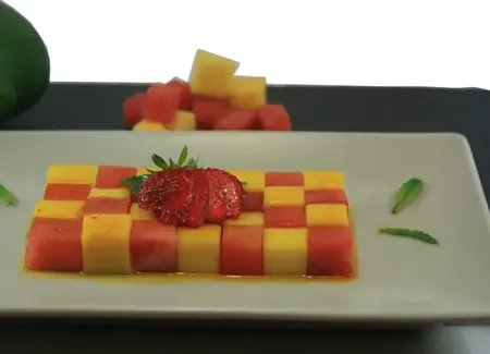 Salade de fruits damier au sirop de safran