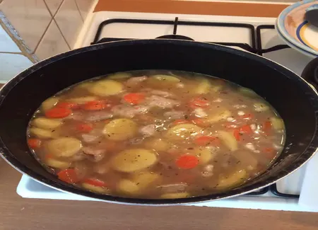 Sauté de porc avec carottes et pommes de terre