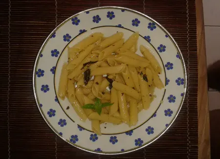Pâtes à l'ail et au basilic