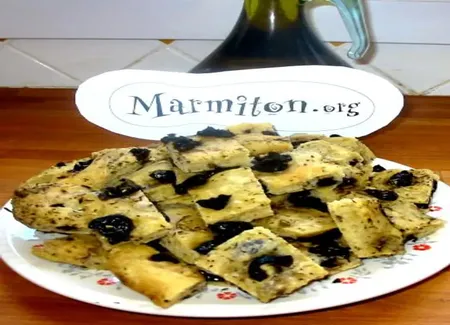 Focaccia aux olives noires