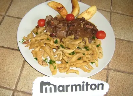 Gigue de chevreuil, sauce cannelle