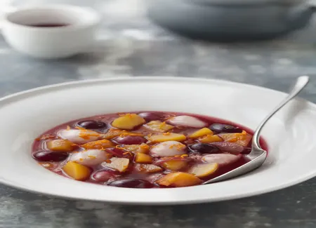 Salade de pêches et litchis au sirop de fruits rouges à l'orientale