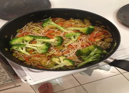 Wok asiatique de légumes poireaux-carottes-gingembre