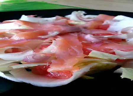 Salade d'endives au saumon et pamplemousse