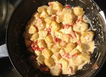 Pommes de terre aux poivrons rouges et à la crème