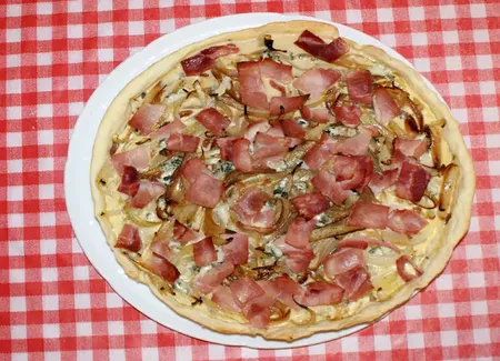 Quiche aux légumes, jambon et roquefort