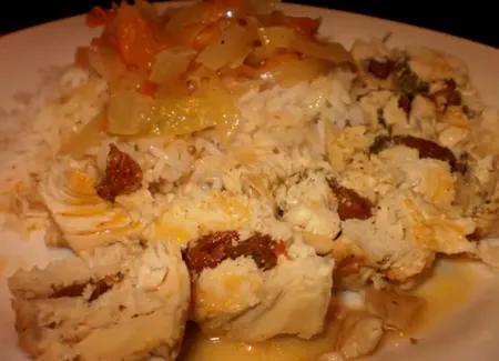 Poulet farci à la tomate séchée, sauce oignon et vinaigre de riz