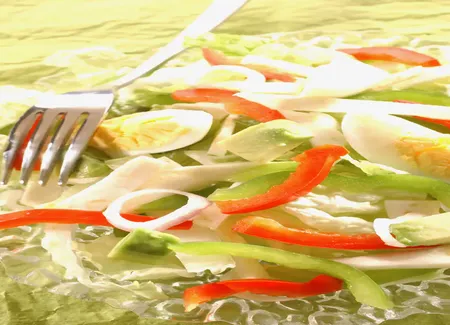 Salade de chou chinois, poivrons et avocats