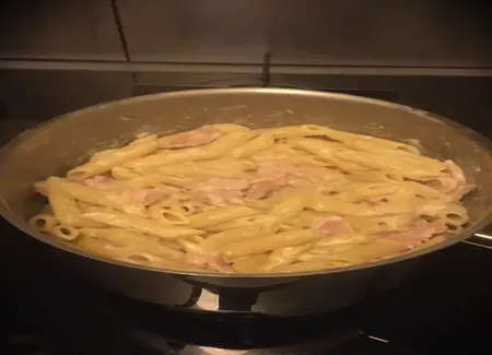 Pâtes à la crème de parmesan et jambon