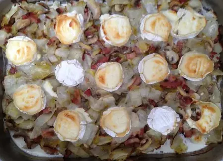 Gratins d'endives, champignons, pommes de terre et chèvre