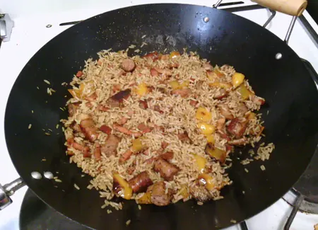Poêlée de riz aux poivrons et chipolatas