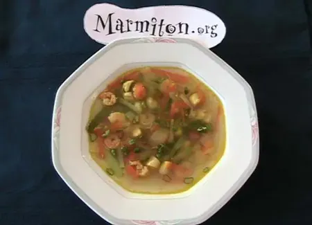Soupe de pétoncles et crevettes asiastique