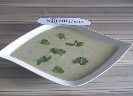 Potage glacé au concombre et au lait de coco