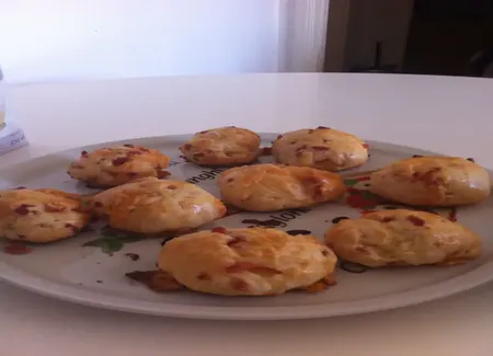 Pains individuels aux lardons et comté