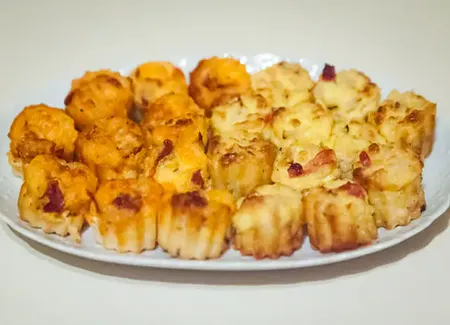 Cannelés aux lardons et oignons