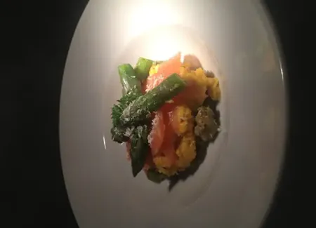 Brouillade d'oeufs aux asperges vertes