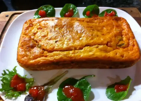 Cake au thon, tomate et olive