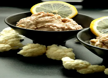 Mousse de thon au fromage ail et fines herbes