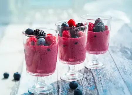 Smoothie aux fruits rouges