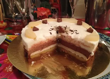 Bavarois poire-chocolat sur biscuit aux amandes