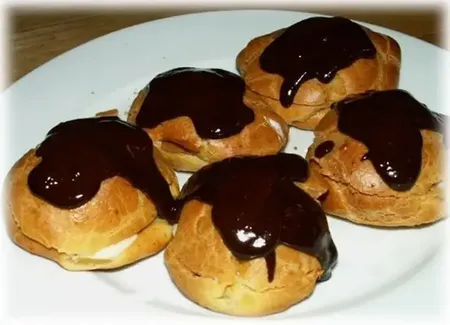 Profiteroles au chocolat
