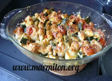 Gratin de pâtes au poulet et courgettes