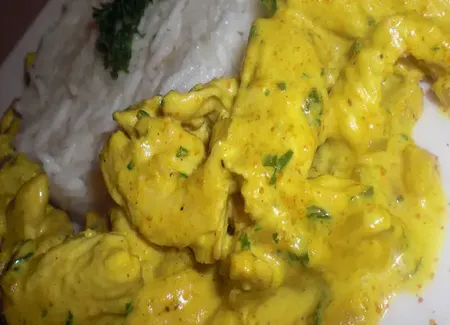 Poulet au riz et à la crème de curry
