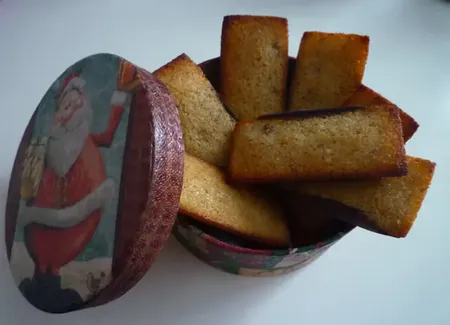 Petits financiers de noël au chocolat et beurre demi-sel