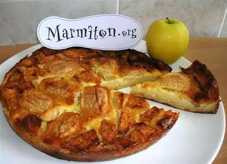 Gâteau doré aux pommes