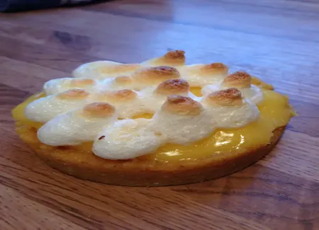 Tarte au citron, fond de tarte biscuit et noix