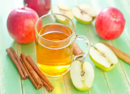 Jus de pomme chaud miel-cannelle