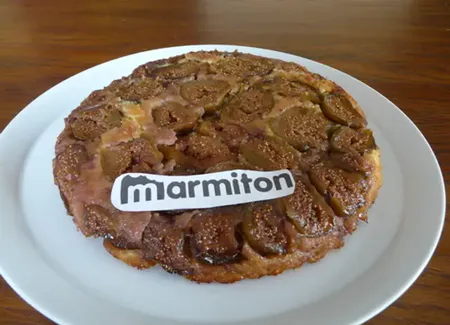 Gâteau renversé aux noix et aux fruits