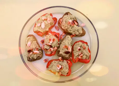 Poivrons farcis au riz et à l'avocat