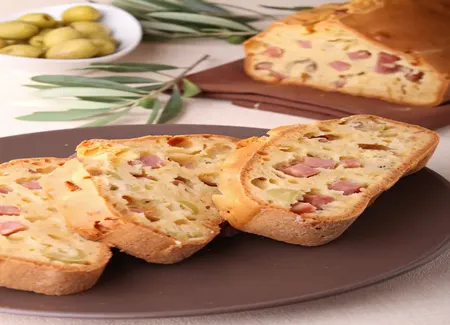 Pain au jambon et aux olives