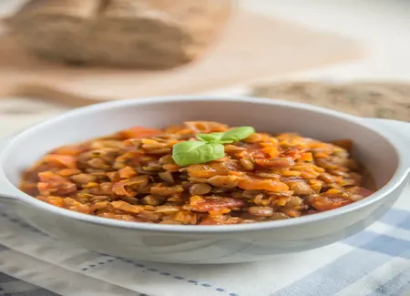 Lentilles à la tomate et aux épices