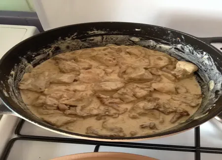 Sauté de dinde à la moutarde et aux girolles