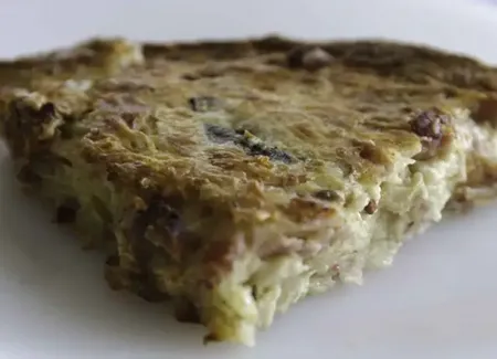 Quiche sans pâte aux champignons, lardons, jambon et fromage