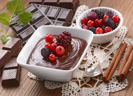 Mousse au chocolat et aux groseilles