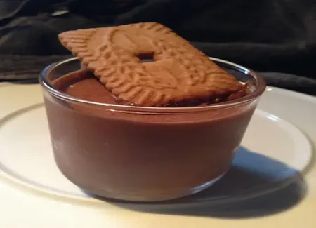 Mousse au chocolat noir et pralinoise